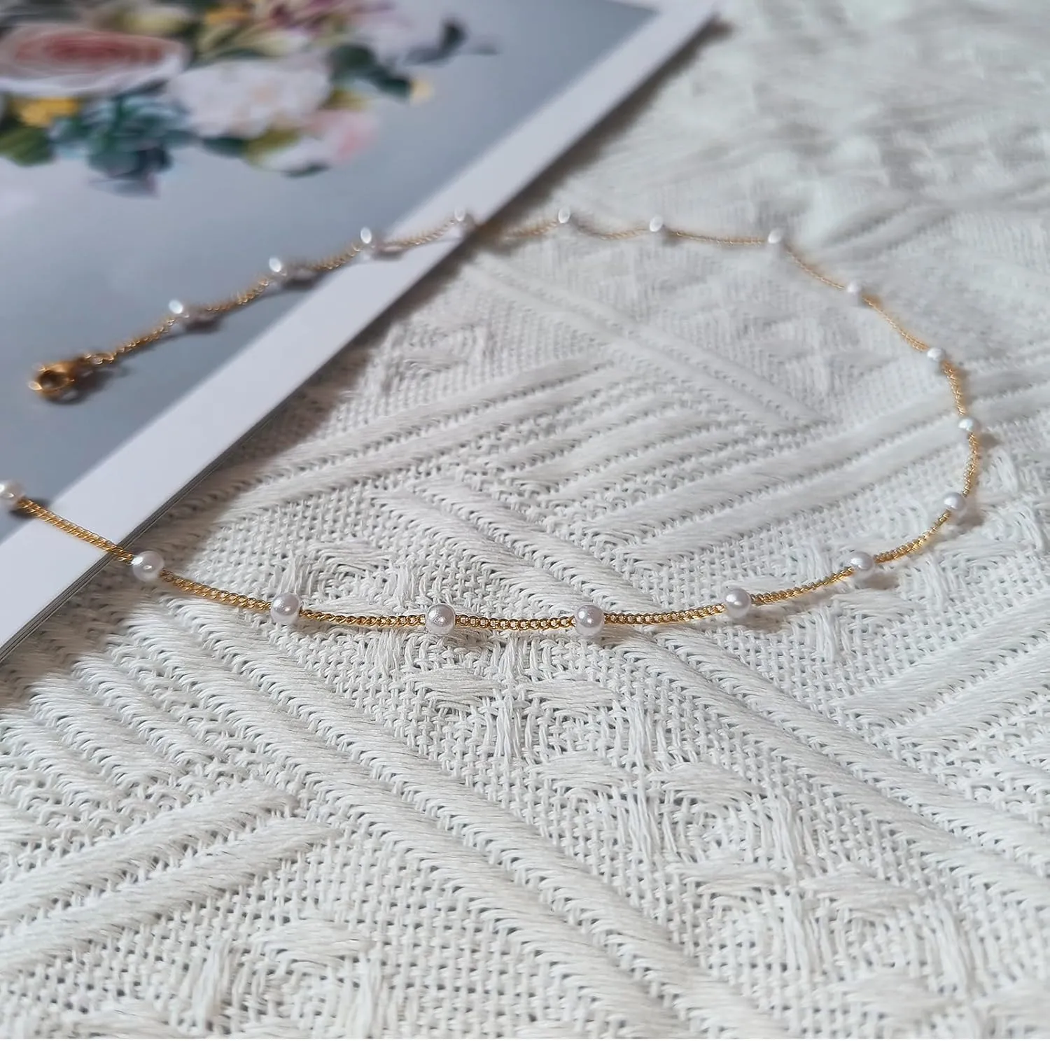 Pearl Necklaces for Women,18K Gold Plated Dainty Single Pearl Pendant Necklace Simple Pearl Choker Necklaces for Women Handmade Pearl Jewelry Bridesmaid Gifts