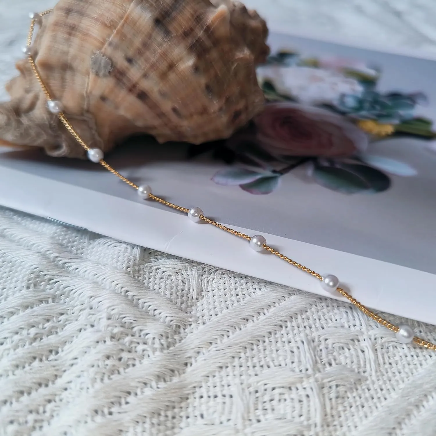 Pearl Necklaces for Women,18K Gold Plated Dainty Single Pearl Pendant Necklace Simple Pearl Choker Necklaces for Women Handmade Pearl Jewelry Bridesmaid Gifts